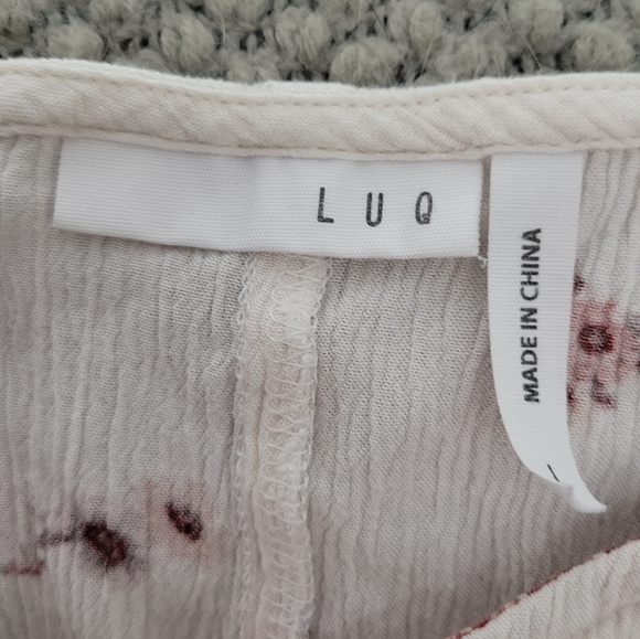 Cream & Red Floral Halter Top – Chic Sleeveless Blouse | Summer Party, Resort - Picture 3 of 5